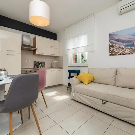 Apartment Creska *